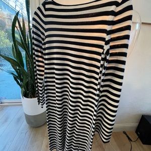 Light weight knit dress that is navy blue and white. Ankle length.